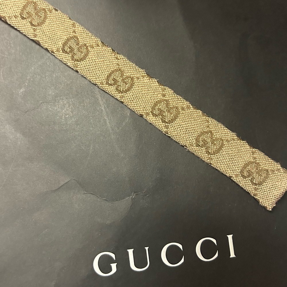 ๐ฆ Gucci GG Monogram Snap Bracelet